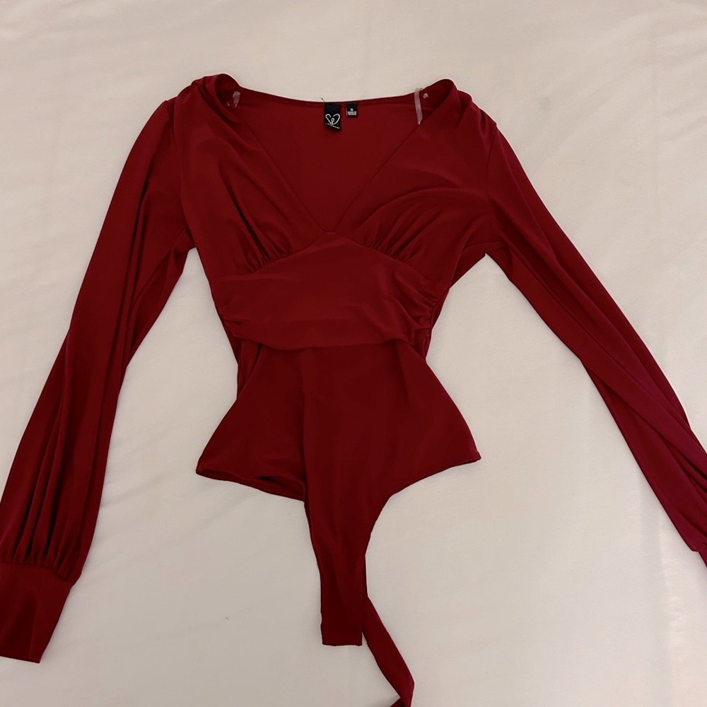 Windsor red long sleeved deep v bodysuit, S